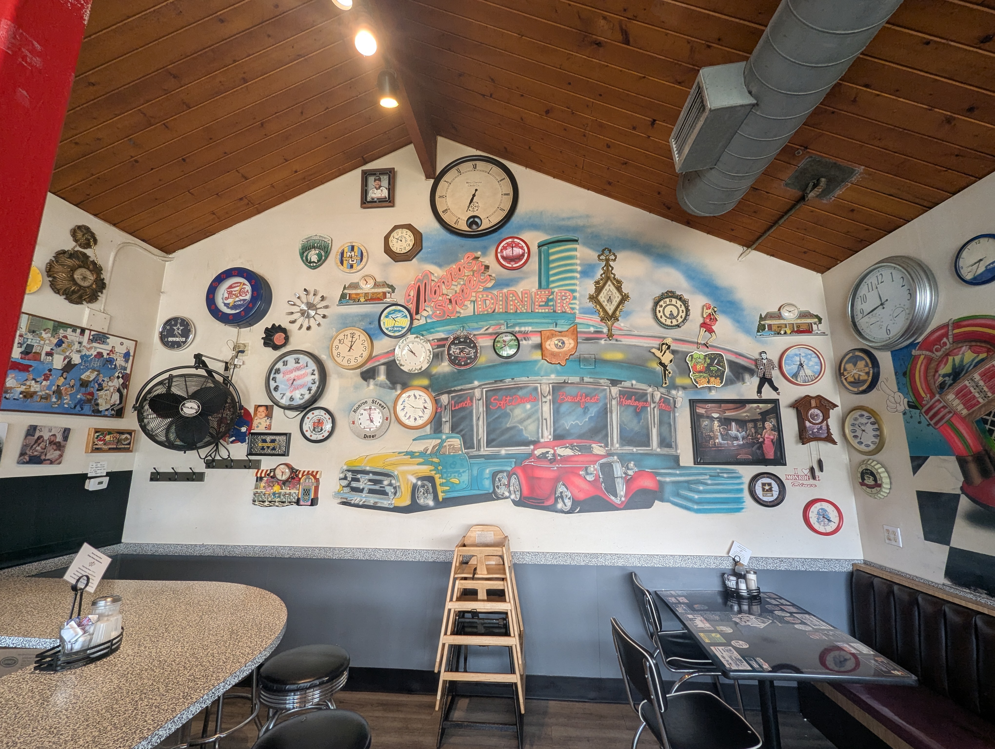 Monroe Street Diner walls